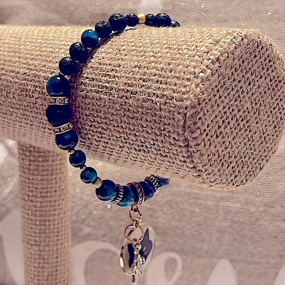 Cats Eye, Lava Stone, Amulet & Charm Bracelet - Picture 4 of 12